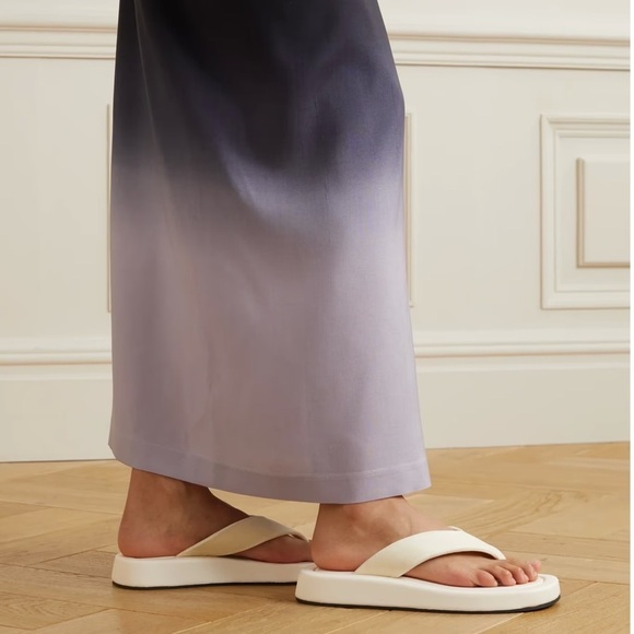 The Row Shoes - The Row Ginza Leather and Velvet Platform Flip Flops in Off White Sz:38/US8